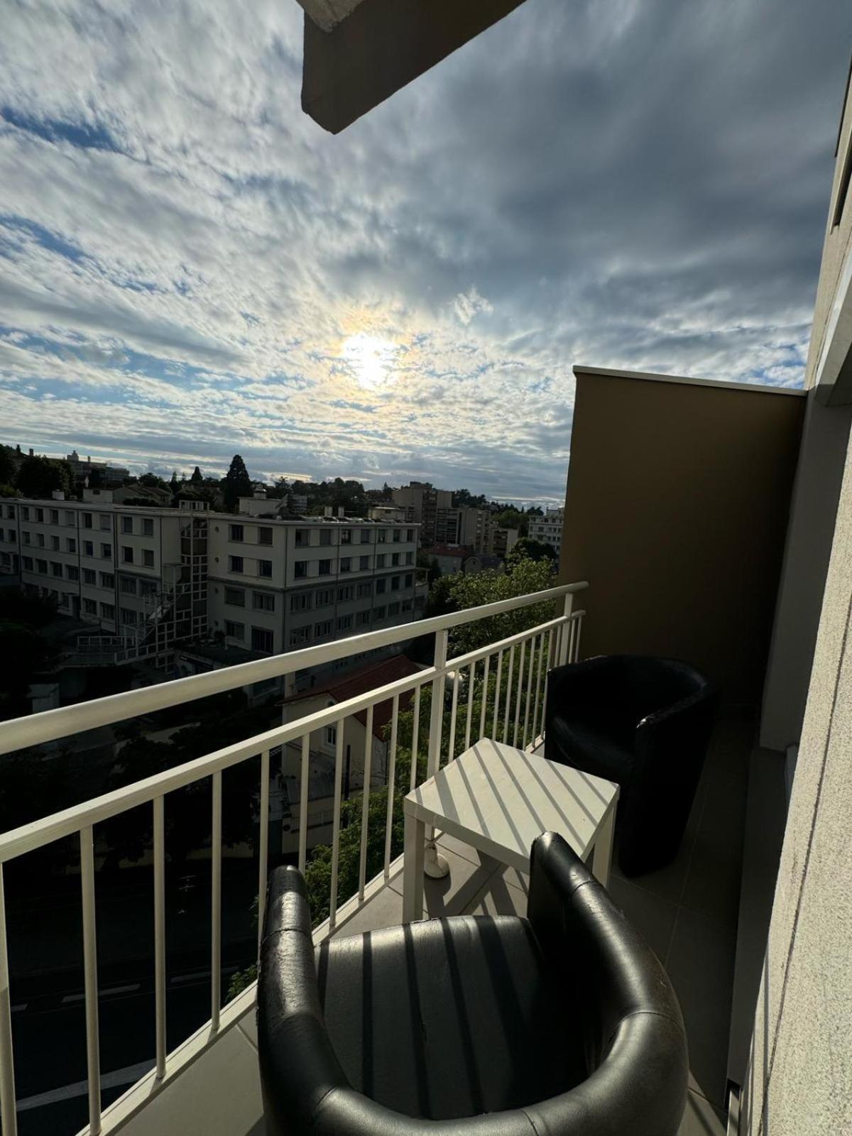 Appart' Hotel Fauriel Saint Etienne Avec Parking Exterior foto
