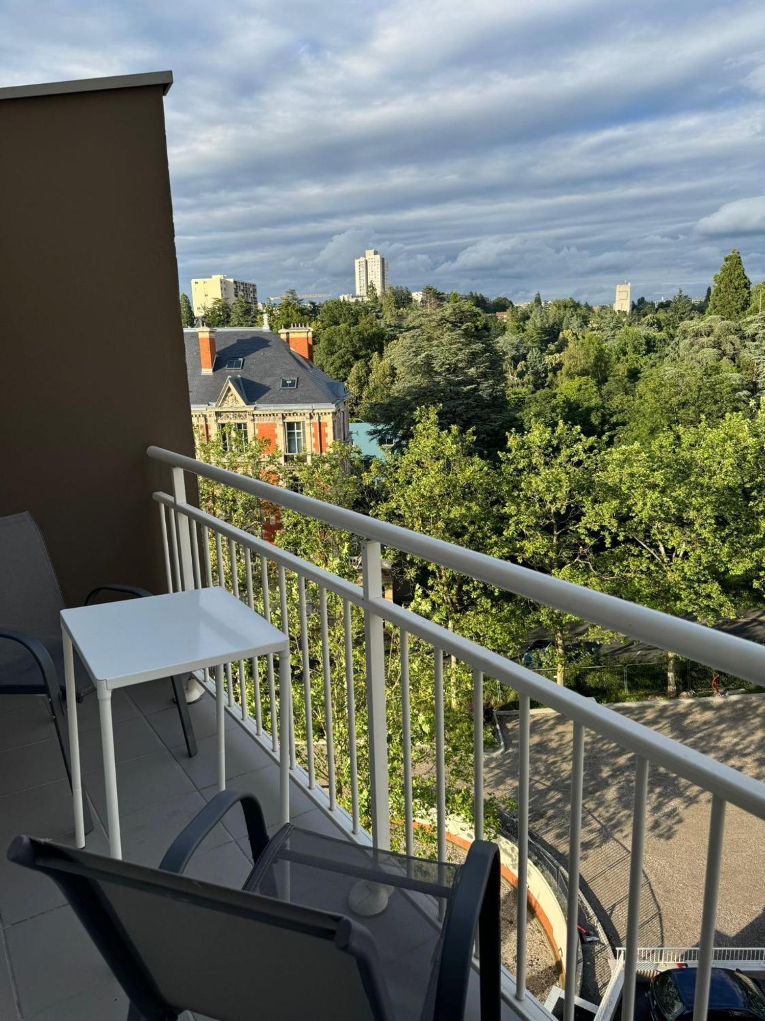 Appart' Hotel Fauriel Saint Etienne Avec Parking Exterior foto